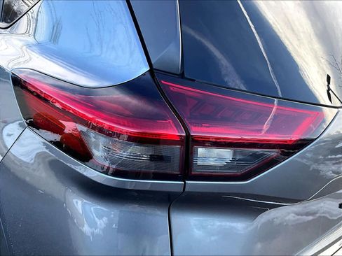 Used 2023 Nissan Rogue SV w/ SV Premium B Package image 33