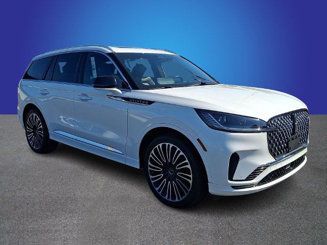 Certified 2025 Lincoln Aviator Black Label AWD/4WD image 3