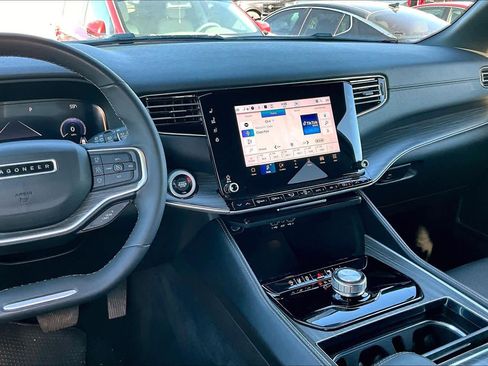 Used 2023 Jeep Wagoneer L Series III image 6