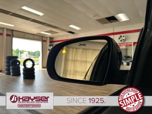 Used 2024 Jeep Compass Latitude AWD/4WD image 8