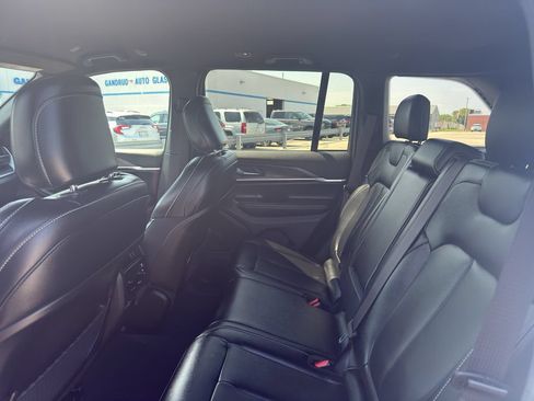 Used 2024 Jeep Grand Cherokee Limited w/ Black Appearance Package AWD/4WD image 31