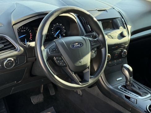 Used 2018 Ford Edge SE image 20