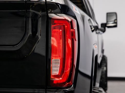 Used 2020 GMC Sierra 2500 Denali w/ Denali Ultimate Package AWD/4WD image 21