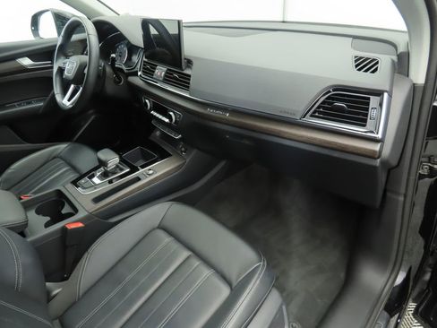 Used 2023 Audi Q5 2.0T Premium w/ Convenience Package image 15