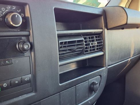 Used 2014 GMC Savana 2500 LT w/ LT Preferred Equipment Group image 10