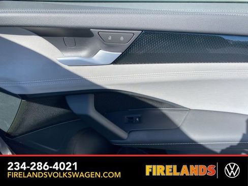 New 2025 Volkswagen Tiguan SE image 45