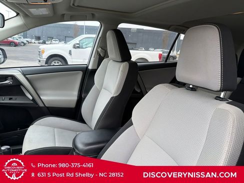 Used 2018 Toyota RAV4 XLE image 13