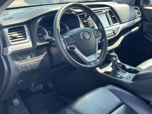 Used 2018 Toyota Highlander XLE w/ Protection Package #3 AWD/4WD image 12