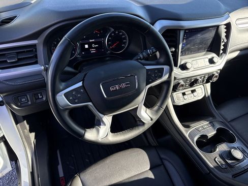 Used 2023 GMC Acadia SLT image 18