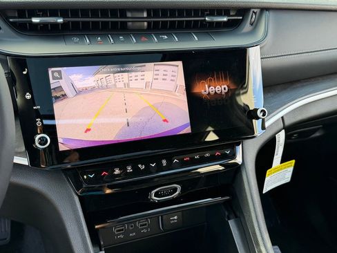 New 2026 Jeep Grand Cherokee Limited AWD/4WD image 16