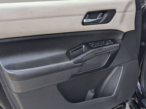 Used 2022 Nissan Pathfinder SV FWD image 16