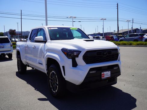Used 2026 Toyota Tacoma TRD Sport AWD/4WD image 1