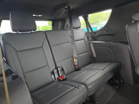 Used 2025 GMC Yukon XL Denali AWD/4WD image 8