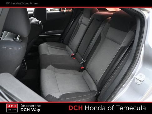 Used 2016 Dodge Charger SXT image 18