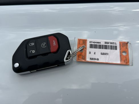 Used 2020 Jeep Gladiator Rubicon AWD/4WD image 36
