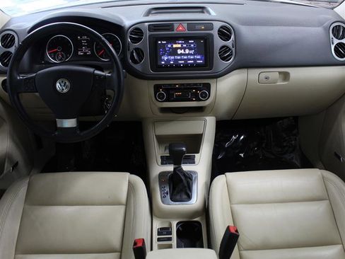 Used 2010 Volkswagen Tiguan SE image 9