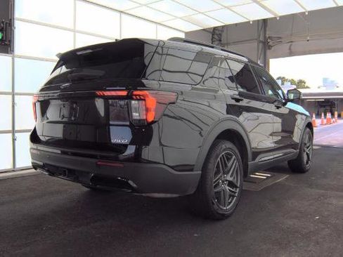 Used 2025 Ford Explorer ST-Line w/ ST-Line Street Pack AWD/4WD image 2
