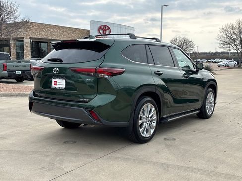 Used 2025 Toyota Highlander Limited image 4