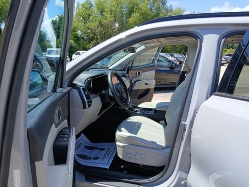 Used 2023 Kia Sorento EX w/ Panoramic Sunroof Package FWD image 9