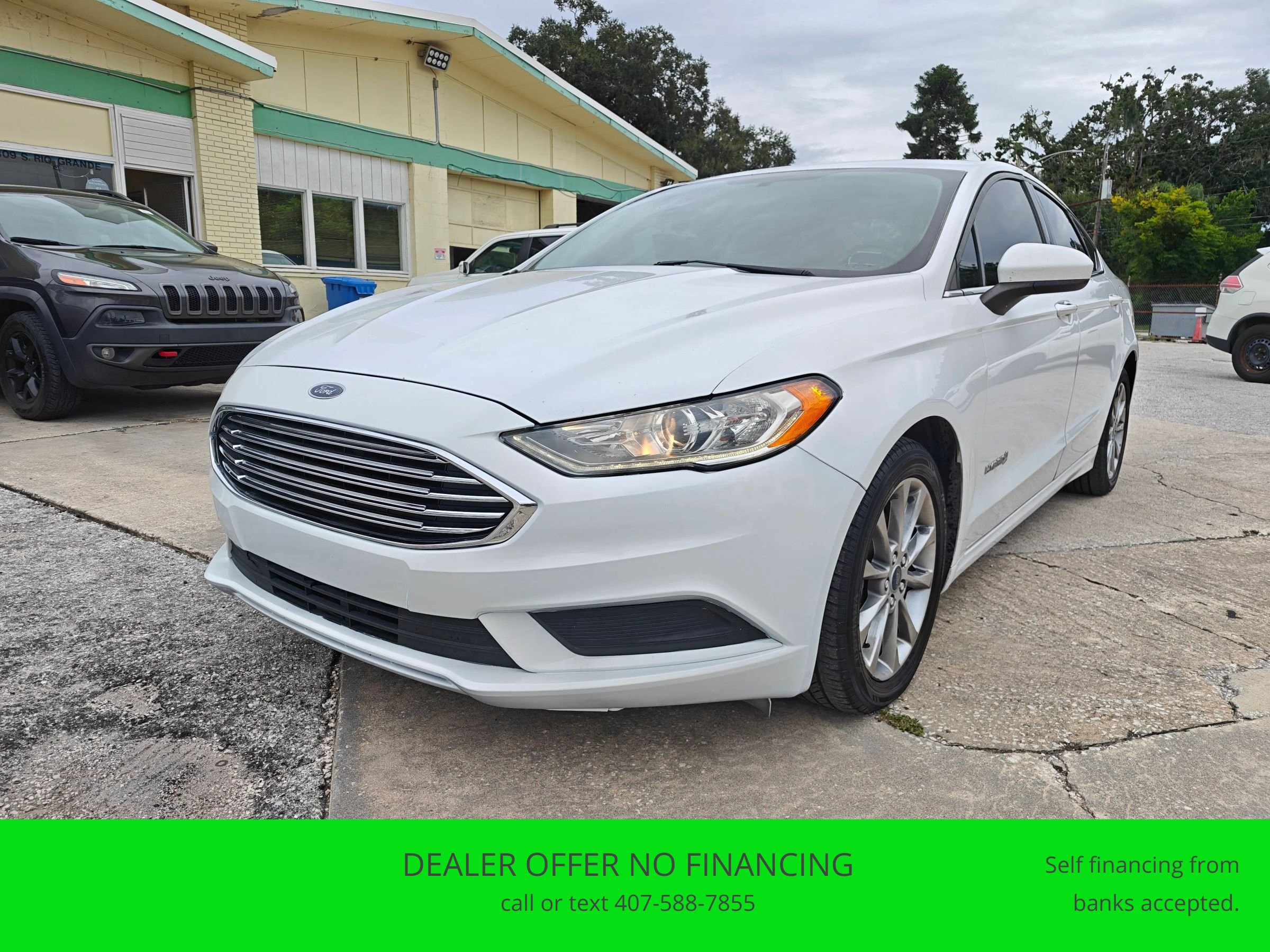 Used 2017 Ford Fusion SE FWD image 1