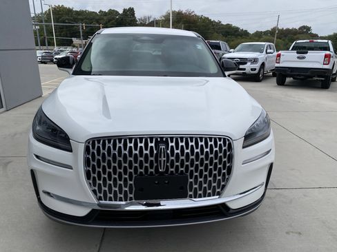 Used 2025 Lincoln Corsair AWD image 2