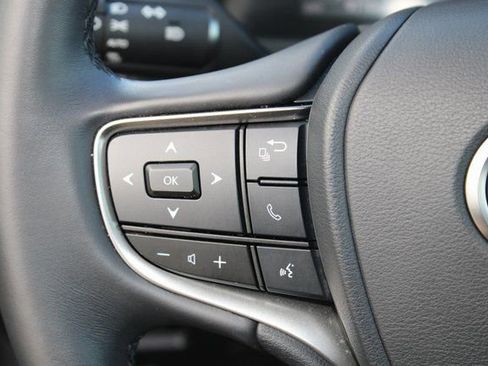 Certified 2025 Lexus UX 300h FWD image 18