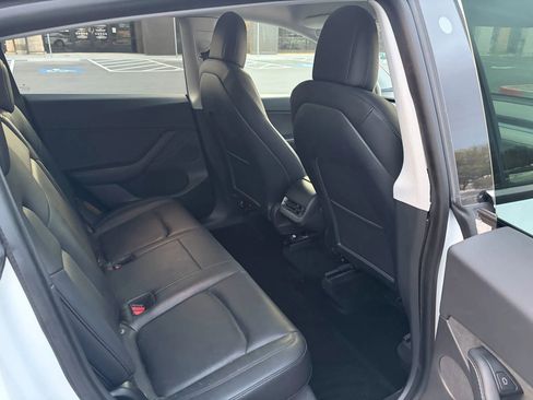 Used 2021 Tesla Model Y Long Range image 12
