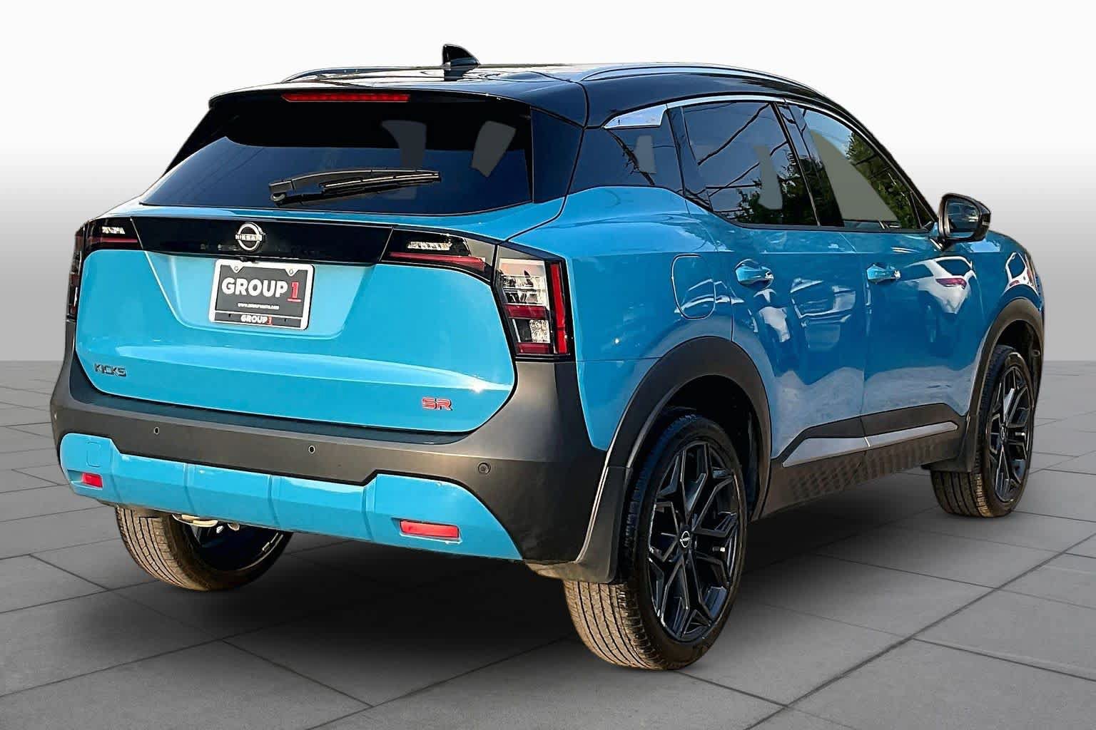 Used 2025 Nissan Kicks SR FWD image 13