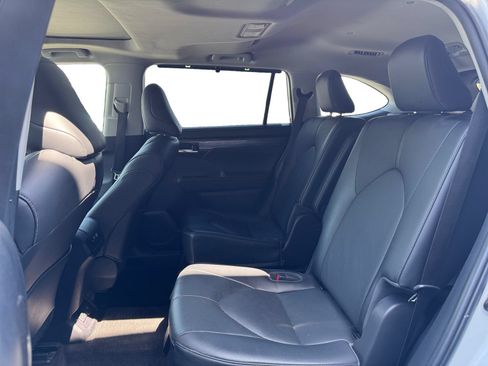 Used 2023 Toyota Highlander Limited FWD image 13