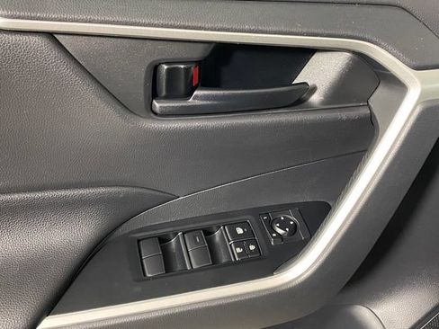 Used 2019 Toyota RAV4 LE w/ All Weather Liner Package AWD/4WD image 21