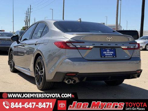 Used 2025 Toyota Camry SE w/ Convenience Package image 7