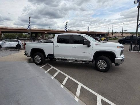 Used 2024 Chevrolet Silverado 2500 LT AWD/4WD image 12