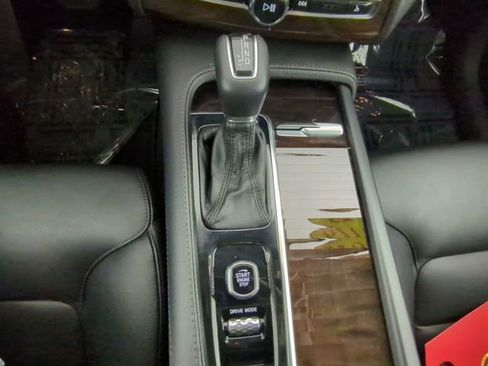 Used 2019 Volvo XC90 T5 Momentum w/ Multimedia Package image 30