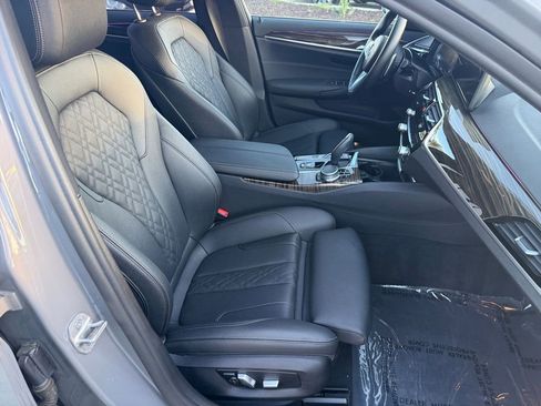 Used 2022 BMW 530e w/ M Sport Package image 27