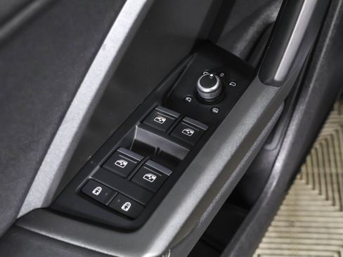 Used 2022 Audi Q3 2.0T Premium w/ Black Optic Sport Package image 36