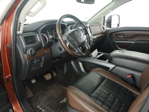 Used 2018 Nissan Titan Platinum Reserve w/ Platinum Utility Package image 4