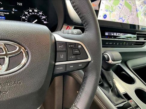 Used 2025 Toyota Sienna XLE FWD image 19