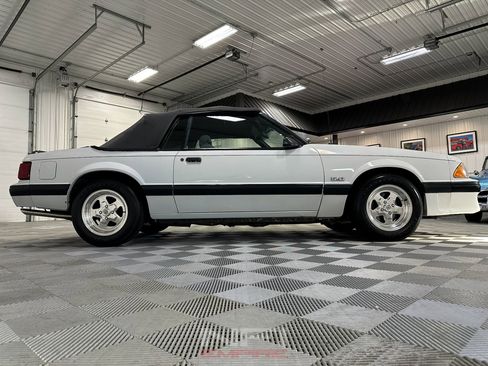Used 1987 Ford Mustang LX image 25