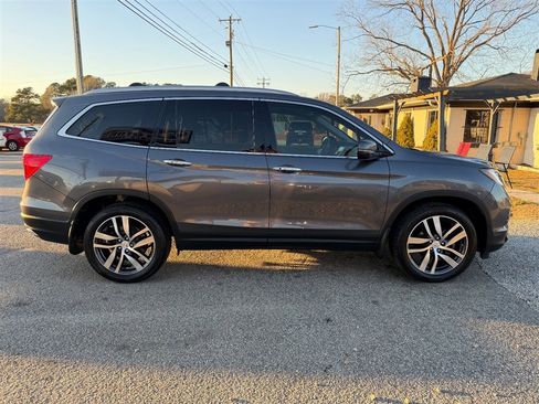 Used 2017 Honda Pilot Elite image 6