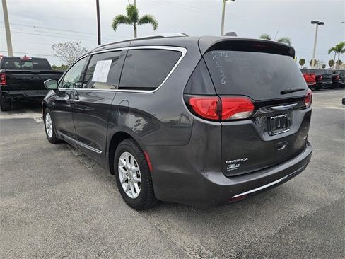 Used 2020 Chrysler Pacifica Limited image 9