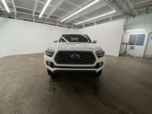 Used 2023 Toyota Tacoma TRD Off-Road w/ Black Out Package (TMS) image 9