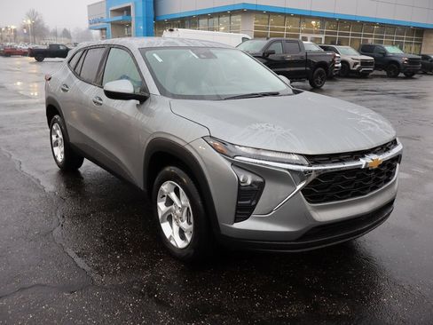 New 2026 Chevrolet Trax LS w/ LS Convenience Package image 2