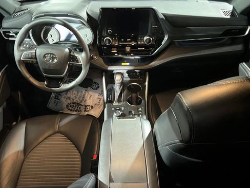 Used 2023 Toyota Highlander L image 39