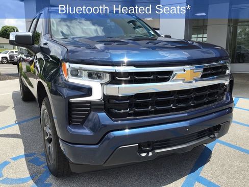 Used 2022 Chevrolet Silverado 1500 LT AWD/4WD image 3