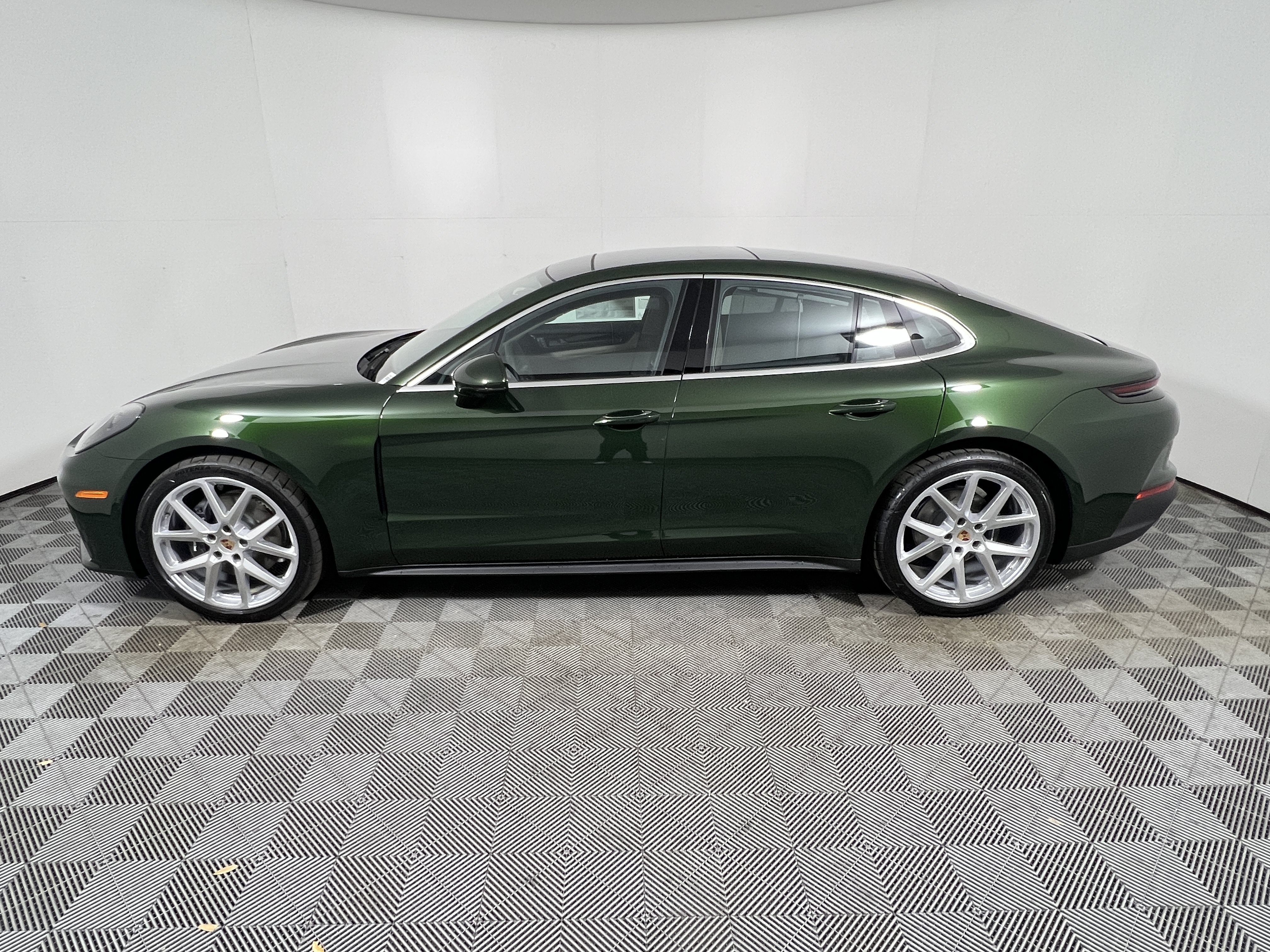 New 2026 Porsche Panamera RWD image 2
