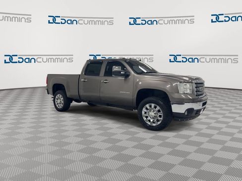 Used 2012 GMC Sierra 2500 SLE w/ SLE Preferred Package AWD/4WD image 2
