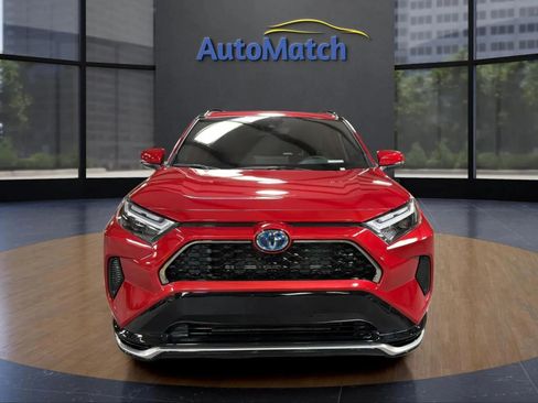 Used 2024 Toyota RAV4 SE image 2