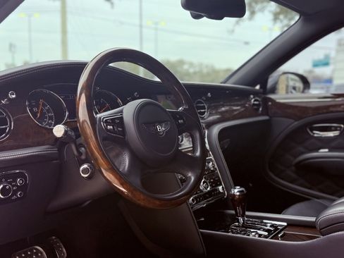 Used 2014 Bentley Mulsanne image 16