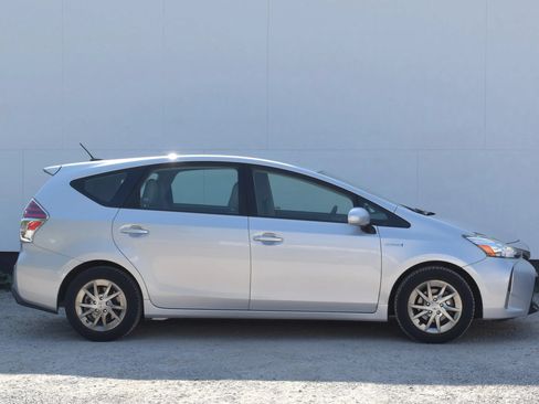 Used 2015 Toyota Prius V Four FWD image 6
