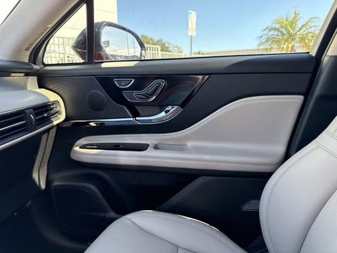 New 2026 Lincoln Corsair Premiere image 21